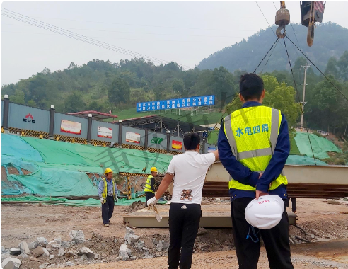 重庆铁路集团中国水电四局地磅安装现场